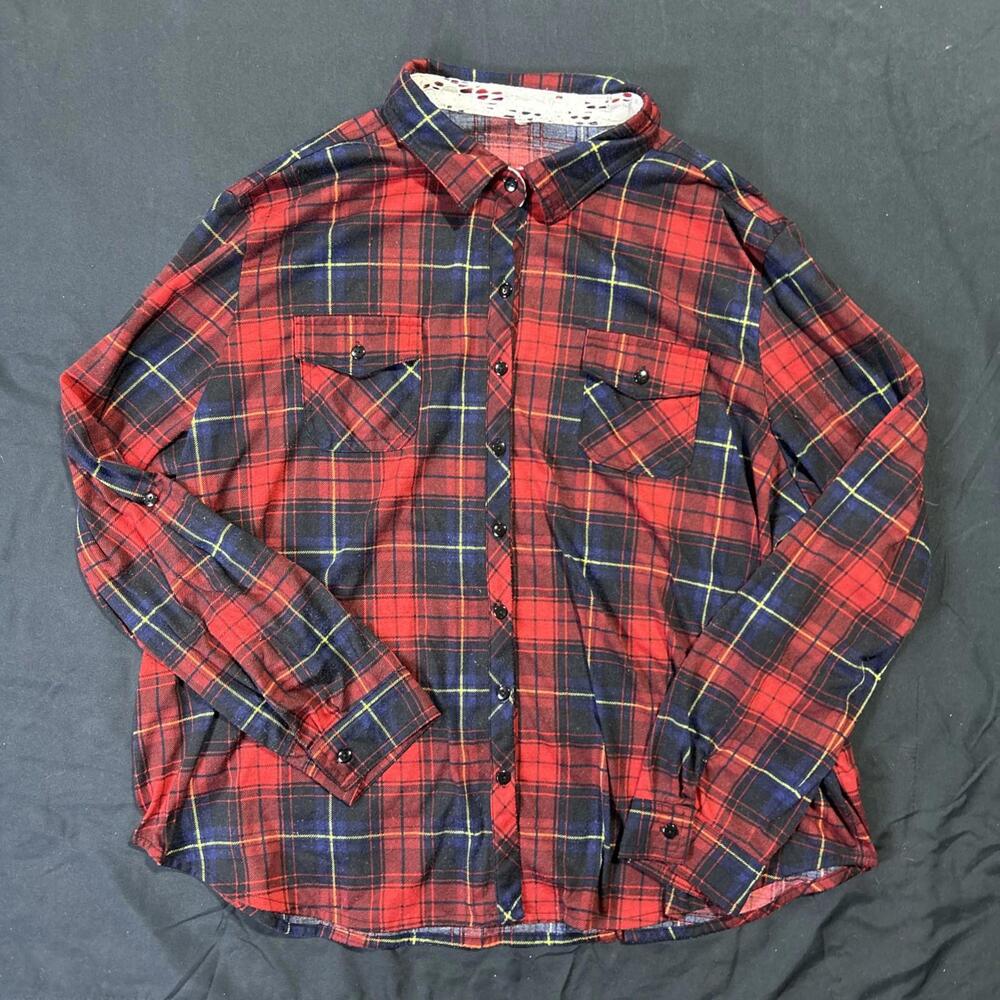 Women’s XXXL Button Up Red Flannel Plaid Long Sleeve 100% Polyester.